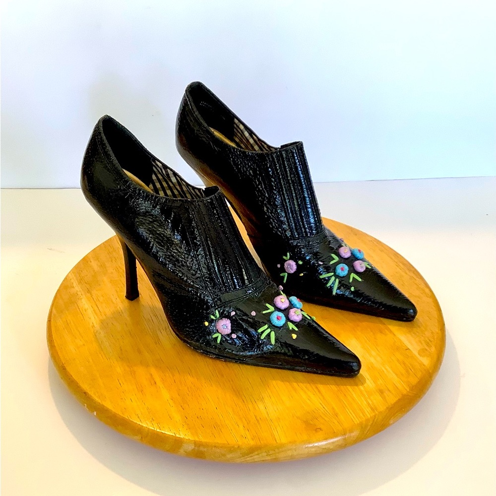 ZINC Black Patent Genuine Leather Stilettos Straw Flowers 8.5